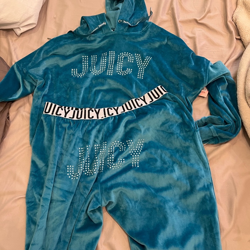 JUICY COUTURE SWEAT SHIRT SWEATPANTS SET!